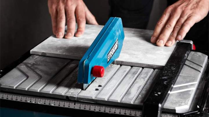 coupe carrelage erbauer erb337tcb 180 mm situ 4